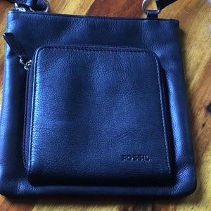 Classic fossil black leather crossbody w, front ID credit card slot compartment